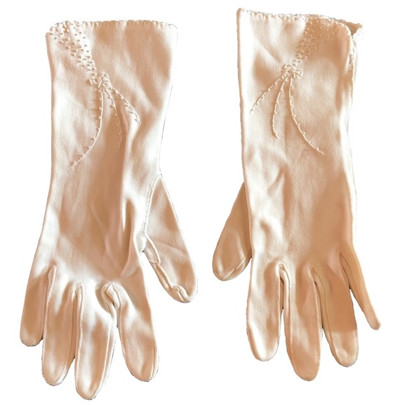 Vintage off-white gloves w/ embroidered detail - Picture 1 of 9
